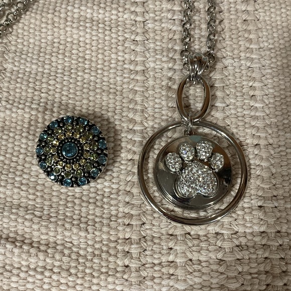 Magnolia and Vine large (30mm) snap pendant with 2 snaps - Picture 11 of 14